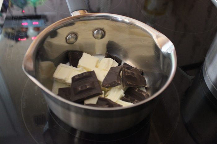 Гречишный кекс с шоколадом, изюмом и тыквенными семечками 