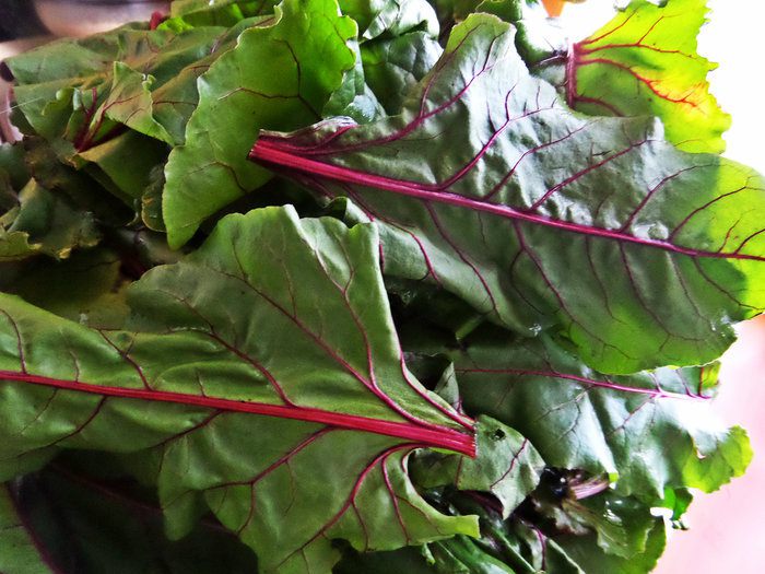 Маринование свекольных стебельков