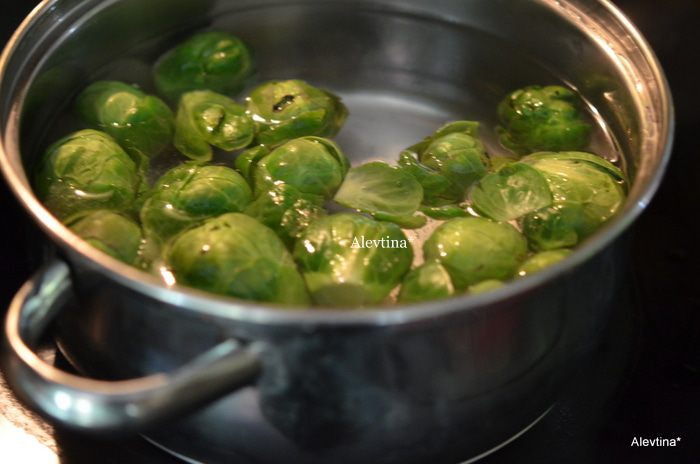 Куриные ножки с брюссельской капустой