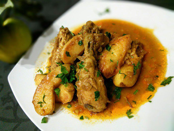 Жаркое из курицы с айвой