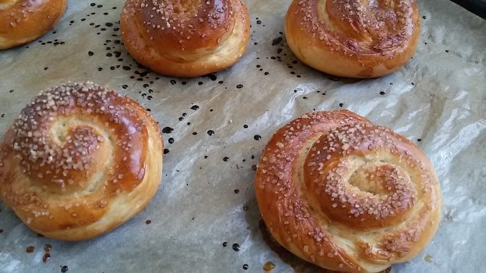 Булочки с сахарной посыпкой