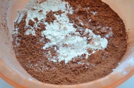 Шоколадные сэндвичи с творожным кремом