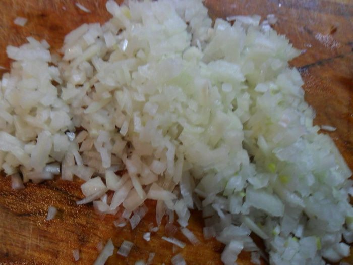 Теплый салат с руколой, фасолью и  кальмарами