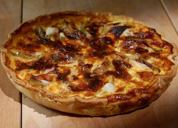 Яблочный пирог с пастернаком и голубым сыром 