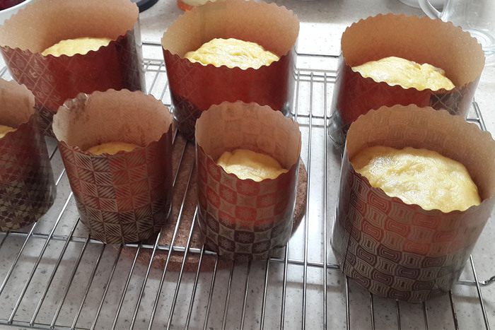 Коньячный кулич с изюмом, цукатами и орехами