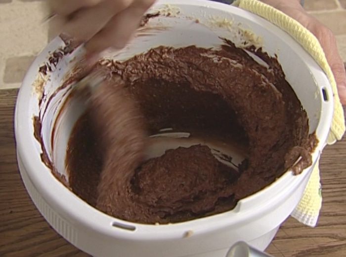 Шоколадный торт с грецкими орехами