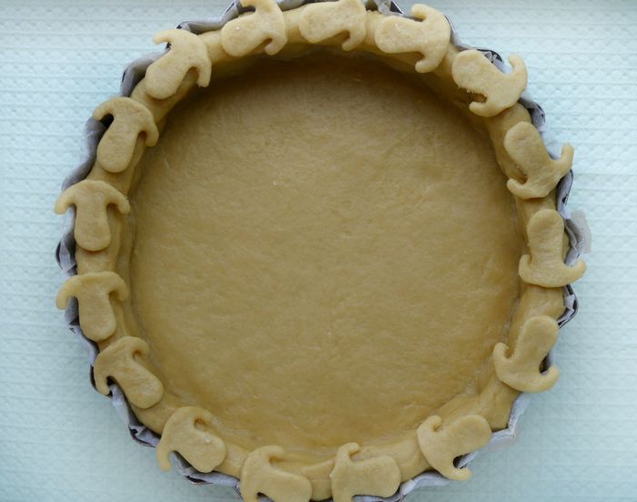Пирог с молодым луком и грибами