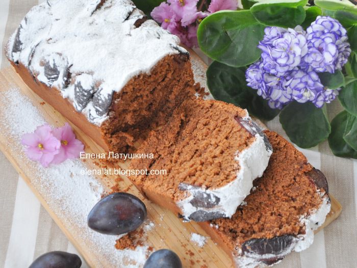 Шоколадно-миндальный кекс со сливами