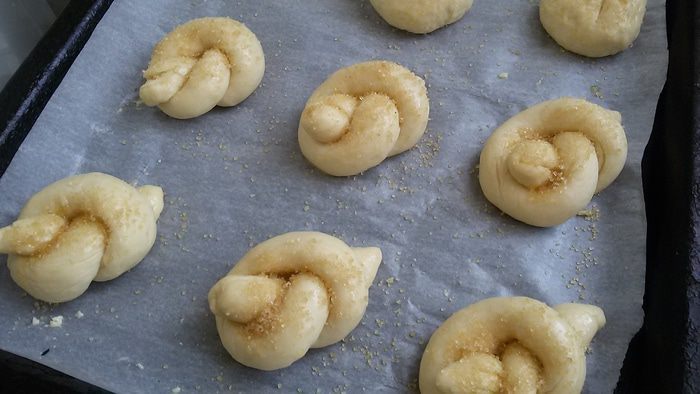 Булочки с сахарной посыпкой