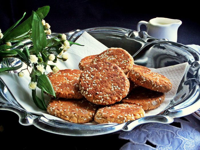 Кунжутное печенье на жареной муке