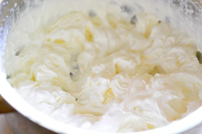 Творожный торт-мусс с ягодами в белом шоколаде