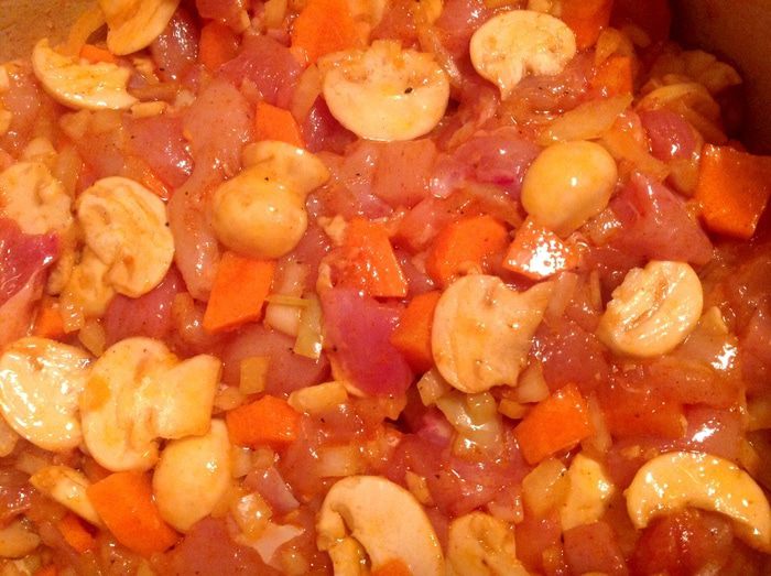 Лапша с курино-грибной подливой