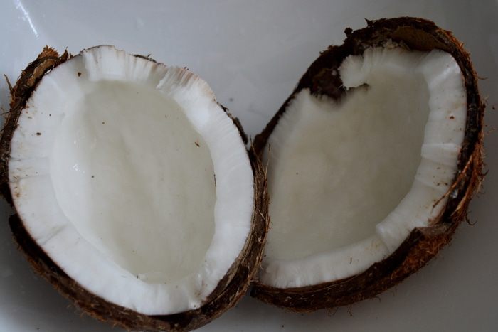 Фруктовый салат с кокосовым соусом