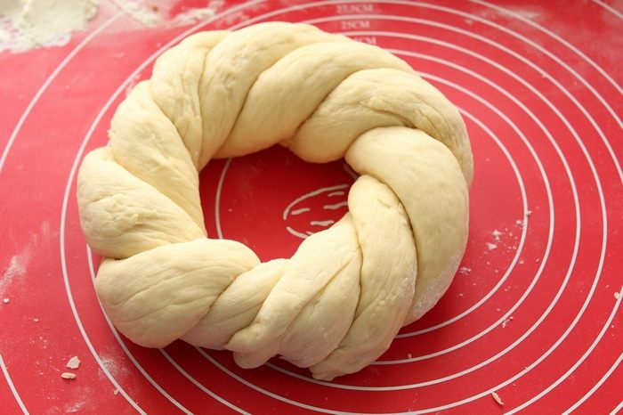 Калач с кунжутом