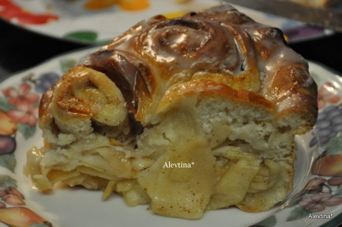 Яблочный пирог с корицей