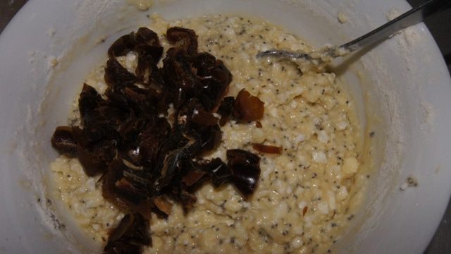 Творожно-маковый кекс с финиками