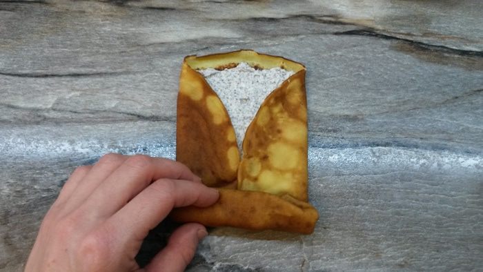 Цитрусовые блины с творожно-маковой начинкой