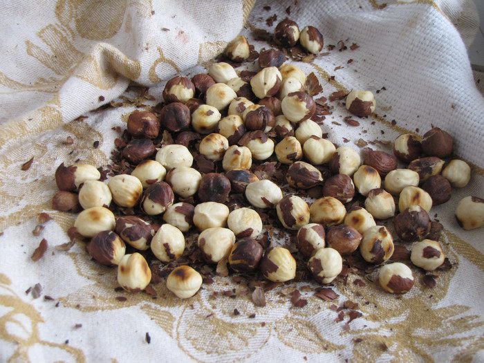 Теплый грибной салат с фундуком и пармезаном
