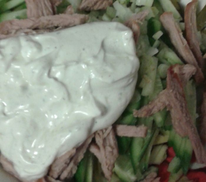 Салат из авокадо с индейкой