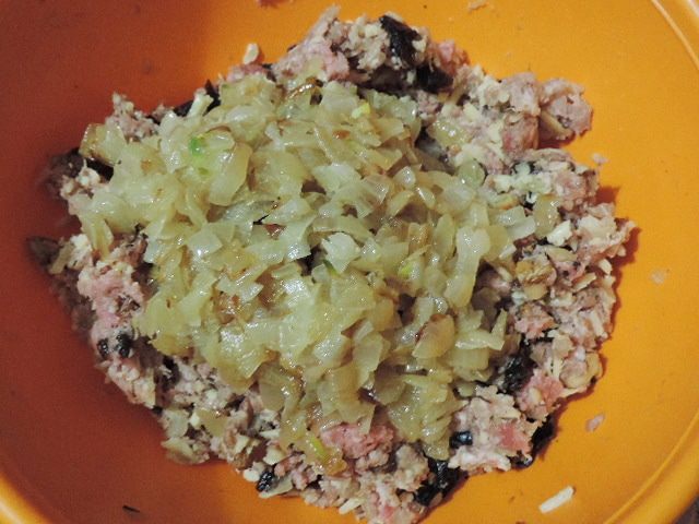 Мясной террин с черносливом и грецкими орехами