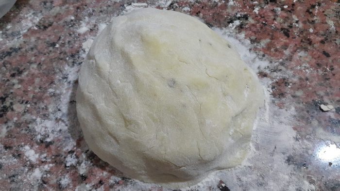 Постные картофельные клёцки с луком, грибами и сельдереем