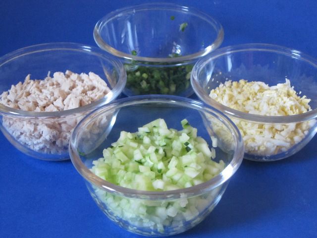 &amp;quot;Морковки&amp;quot; из слоеного теста с салатом