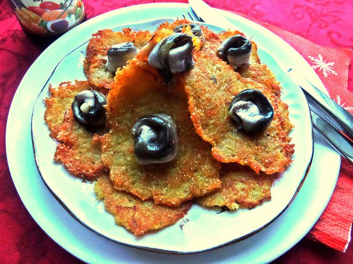 &amp;quot;Драники&amp;quot; морковно-картофельные с килечкой