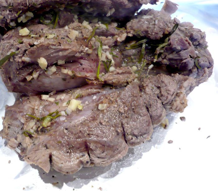 Пошированное филе ягненка под яблочно-карамельным соусом