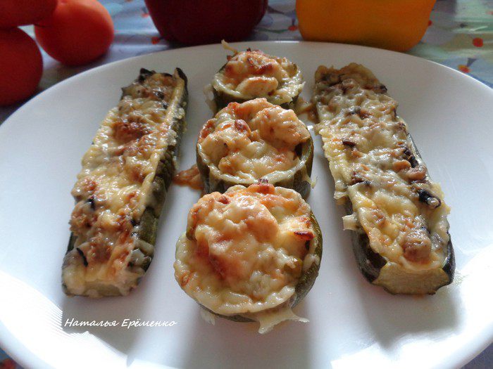 Фаршированные лодочки из цукини с двумя видами начинки