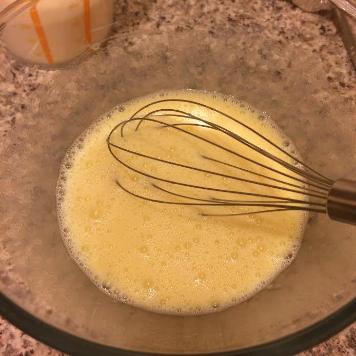 Нежные булочки со сметаной и изюмом