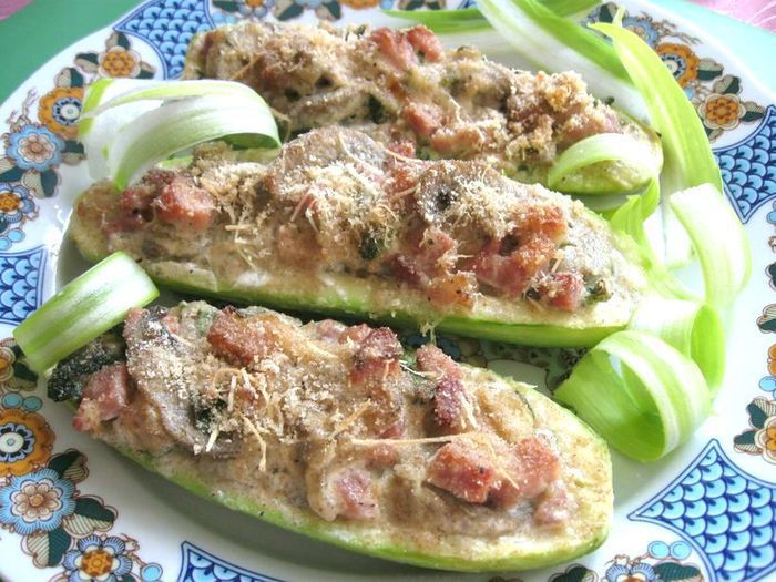 Кабачки, фаршированные грибами 
