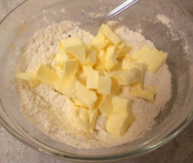 Пирог-цветок с персиками