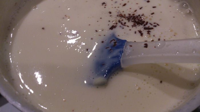 Торт из миндальных блинов с французским кремом