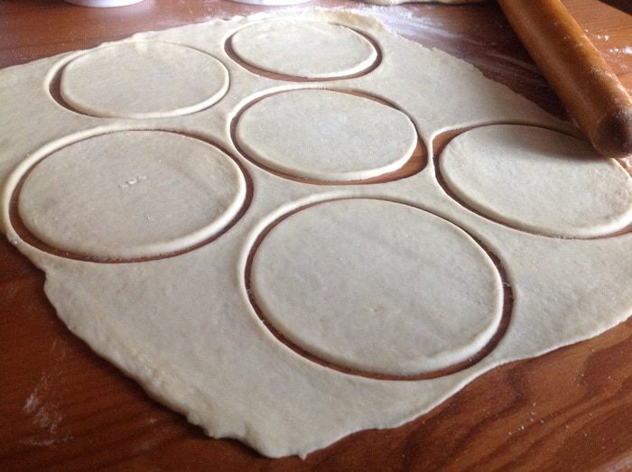 Пирожки с творогом, салями и сыром