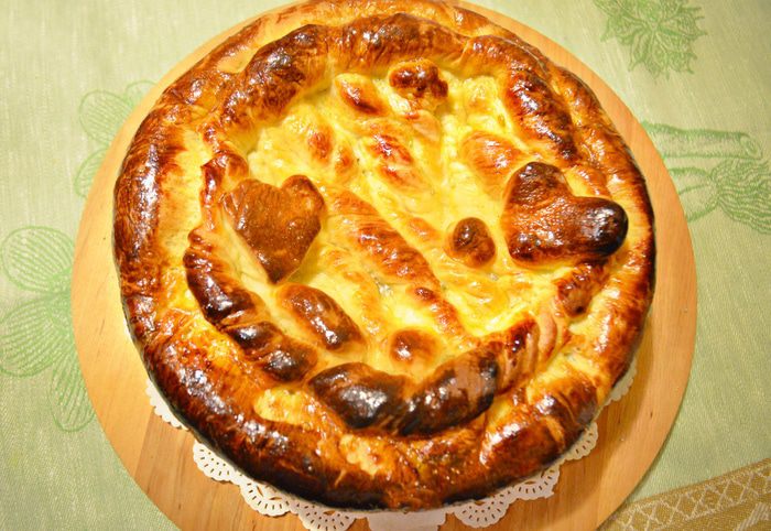 Праздничный сдобный пирог