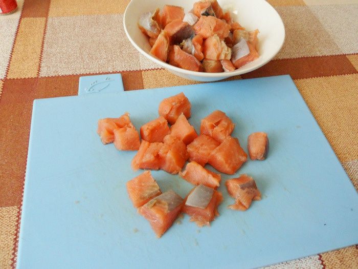 Пирог с лососем и моцареллой