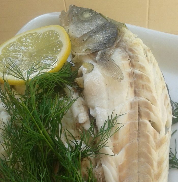 Сибас (морской волк), приготовленный в соли