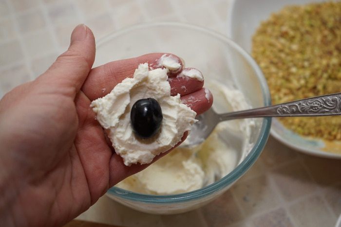 Сырные шарики с виноградом 