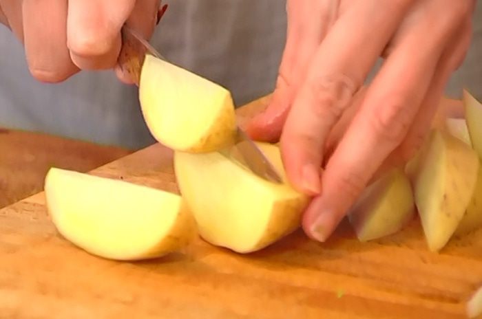 Дорада, запеченная с овощами и розмарином 