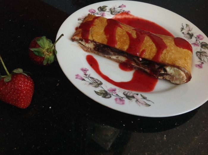 Кальцоне с рикоттой и шоколадной пастой