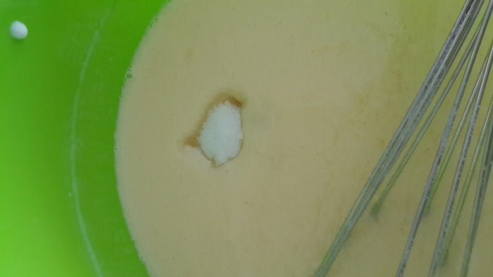 Блинный торт со шпинатом и сыром на завтрак