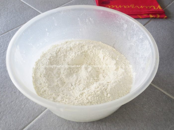 Пирог с начинкой (картошка, тунец, яйца, сыр, зелень)