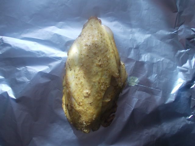 Слоеный салат с курицей и чипсами в пикантной заправке