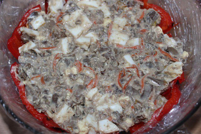 Террин из сладких перцев с печеночным салатом