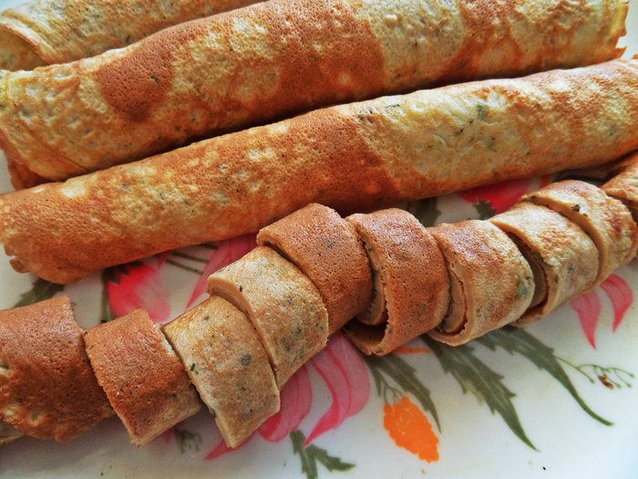 Суп  с фрикадельками и блинными роллами