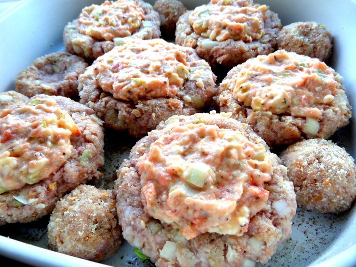 Котлетки на баклажане под сыром, с томатом