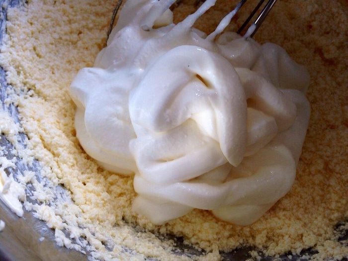 Пирог с карамелизированными грушами