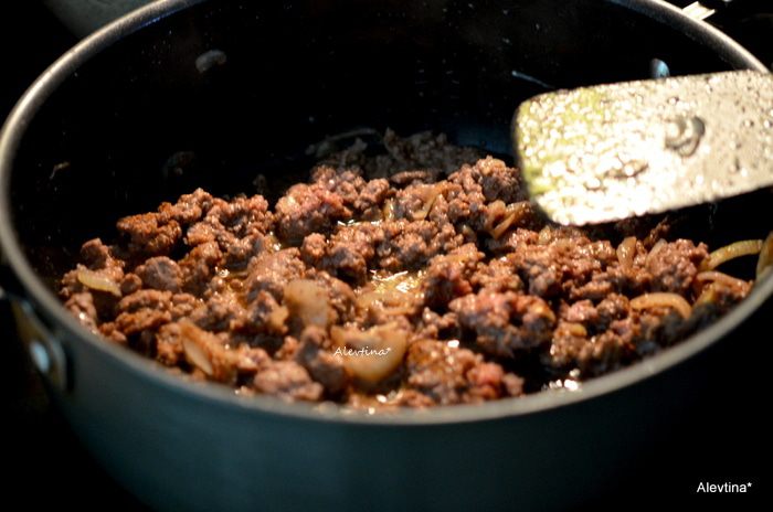 Ужин в турецком стиле на лепешке