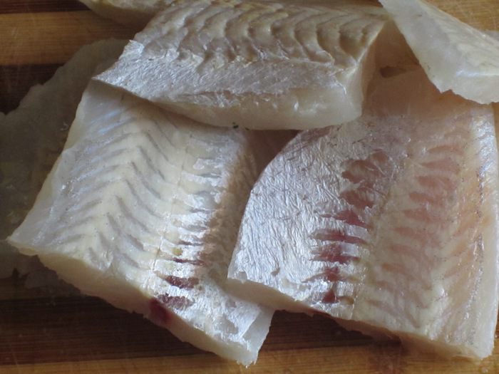 Хек с картофелем и фундуком