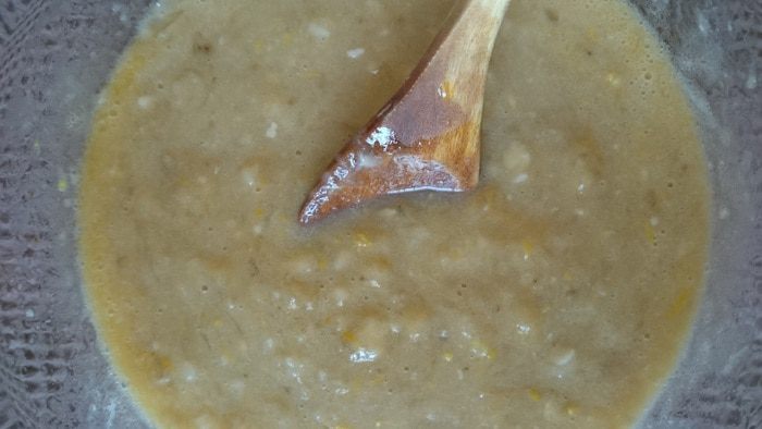 Банановый кекс с кедровыми орешками и цедрой лимона
